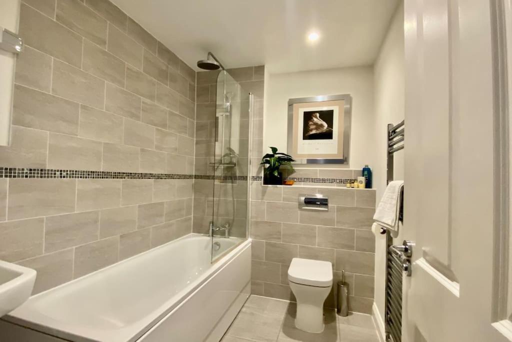Modern Town House In Cotswolds - 3 Double Bedrooms Witney Exterior foto